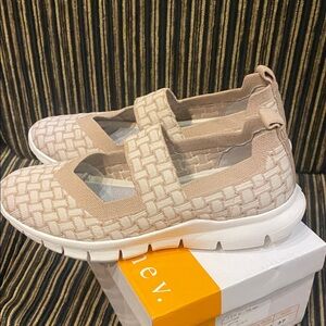 bernie mev. Beige Woven Flats